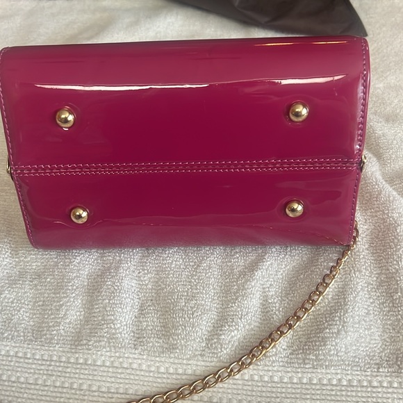 La Terre Magenta Vegan Purse w Detachable x-body Gold Chain Strap, Gem CUTE - Picture 6 of 10